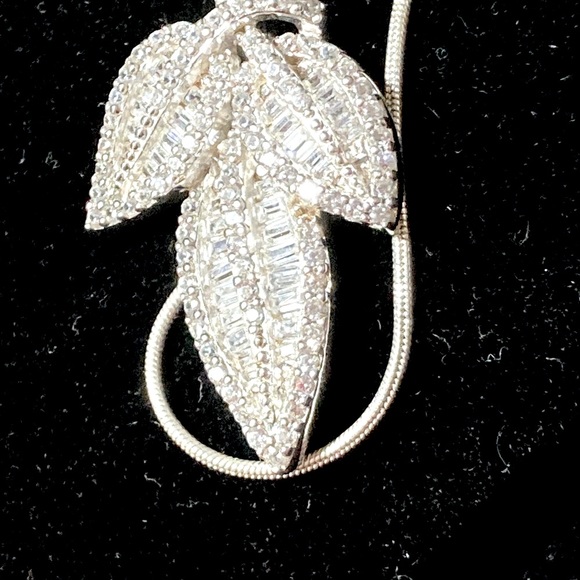 Gorgeous Bezel CZ Bella Diamond LOOK Pendant Necklace *not diamond* EUC - Picture 2 of 5